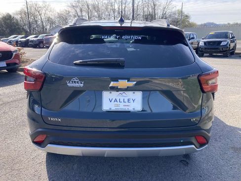 New 2026 Chevrolet Trax LT w/ Driver Confidence Package FWD image 5