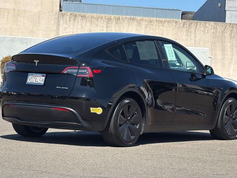 Used 2023 Tesla Model Y Long Range AWD/4WD image 2