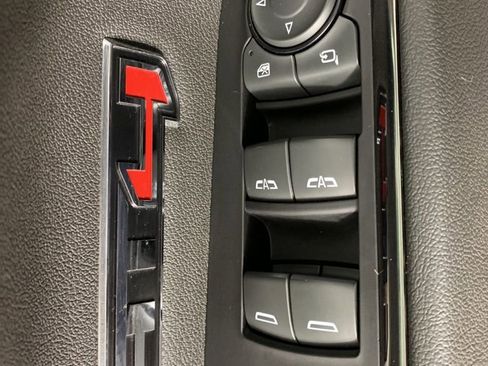 Used 2022 GMC Sierra 1500 AT4 w/ AT4 Preferred Package image 18