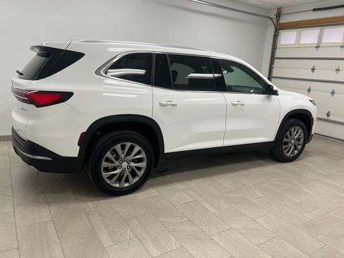 Used 2025 Buick Enclave Preferred FWD image 9