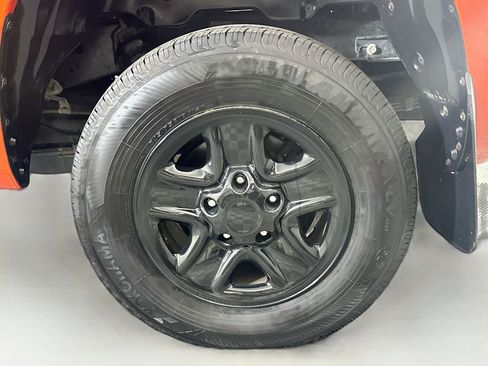 Used 2017 Toyota Tundra SR5 AWD/4WD image 11