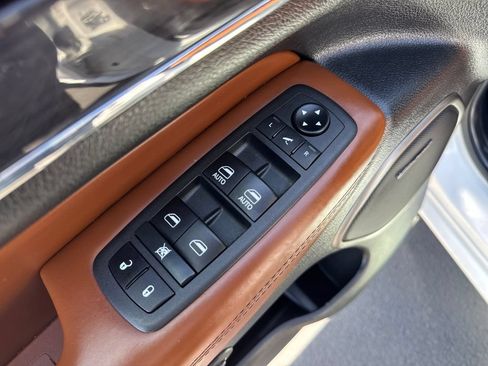Used 2021 Jeep Grand Cherokee Overland AWD/4WD image 11