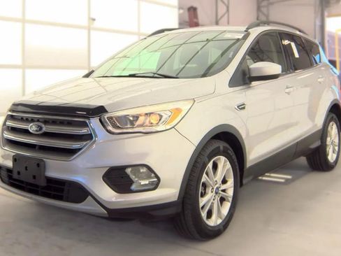 Used 2017 Ford Escape SE w/ Equipment Group 201A AWD/4WD image 1