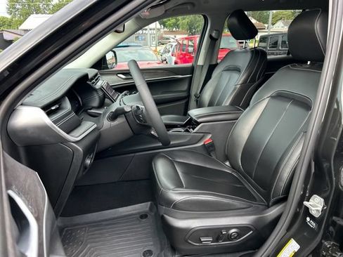 Used 2023 Jeep Grand Cherokee L Limited AWD/4WD image 35
