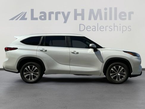 Used 2023 Toyota Highlander XLE FWD image 6