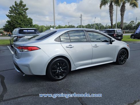 Used 2021 Toyota Corolla LE FWD image 5