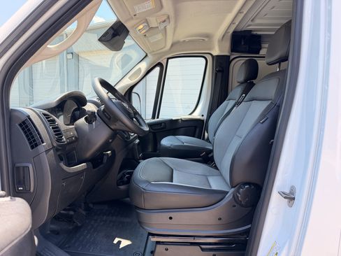 Used 2025 RAM ProMaster 2500 w/ Convenience Group FWD image 14