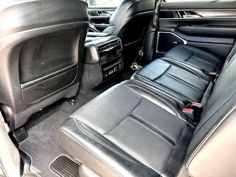 Used 2024 Jeep Wagoneer L Series II w/ Flexible Seating Group AWD/4WD image 24