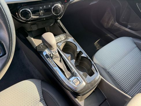 Used 2025 Chevrolet Trax LT image 39