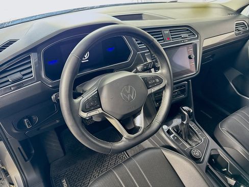 Used 2022 Volkswagen Tiguan SE image 12