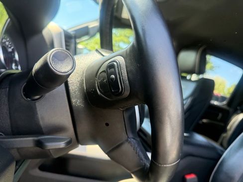 Used 2019 RAM 1500 Laramie AWD/4WD image 17