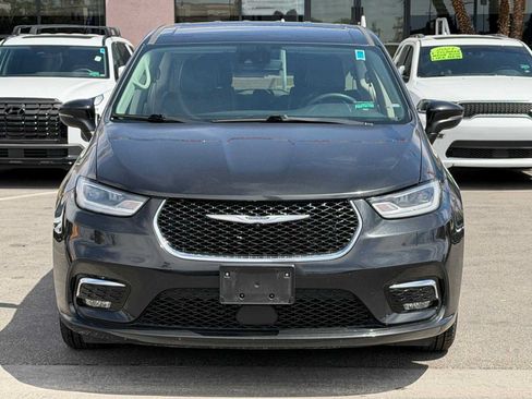 Used 2023 Chrysler Pacifica Touring-L FWD image 14