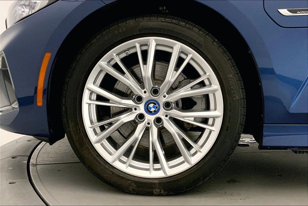 Used 2023 BMW 330e xDrive AWD/4WD image 8