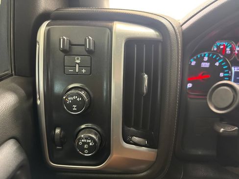 Used 2019 GMC Sierra 1500 SLE w/ SLE Value Package AWD/4WD image 9