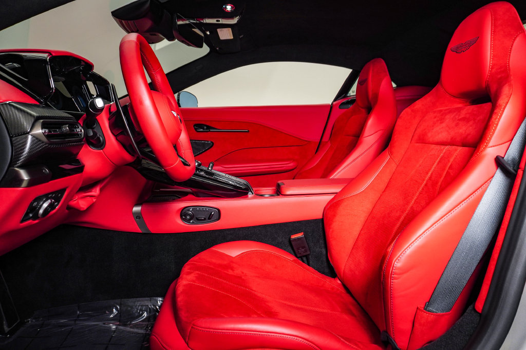Used 2025 Aston Martin V8 Vantage Roadster RWD image 20