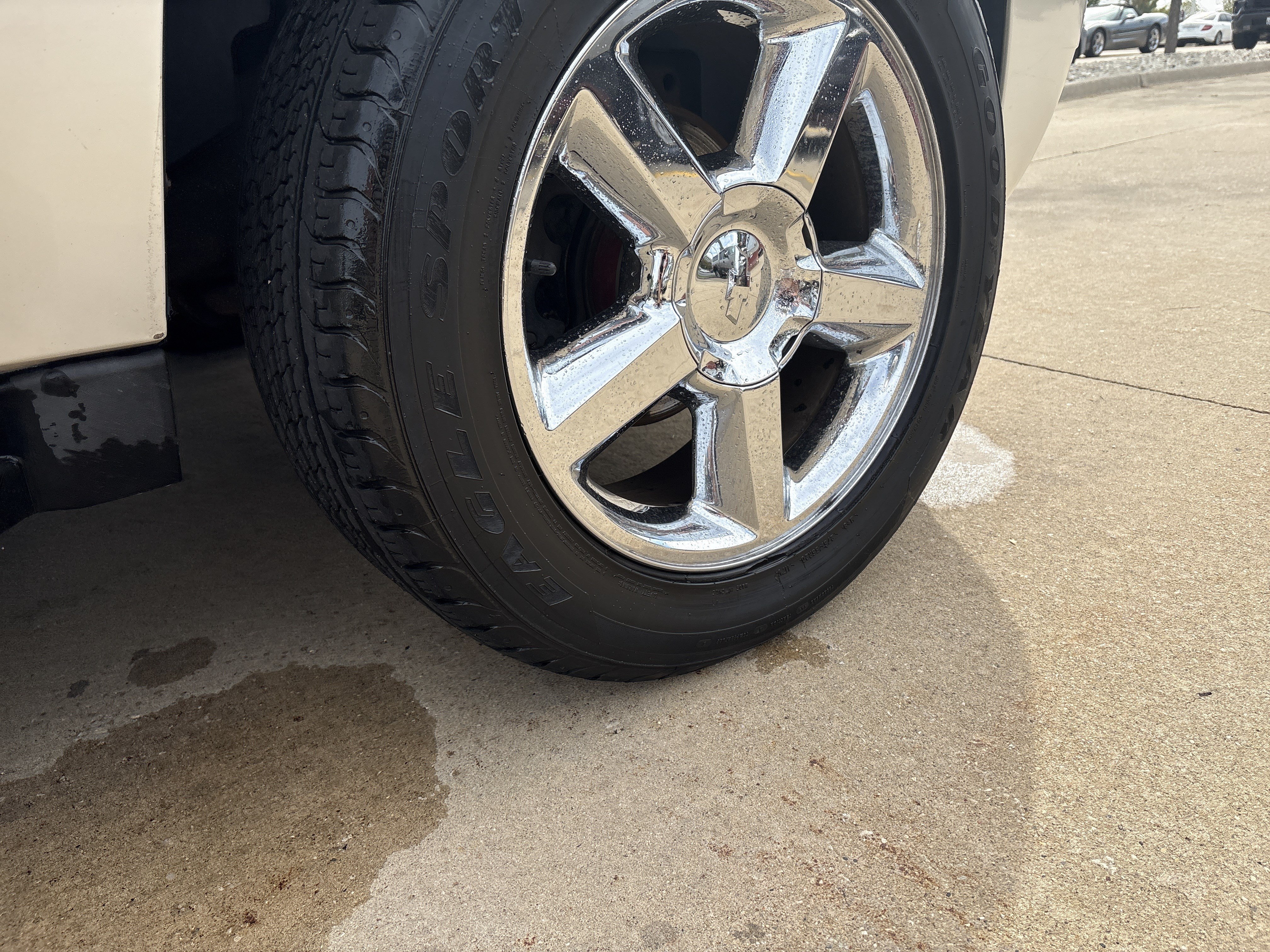 Used 2013 Chevrolet Suburban LTZ AWD/4WD image 9