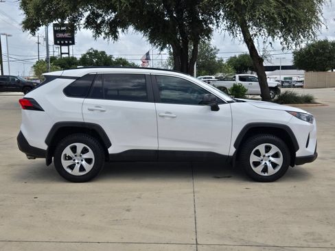 Used 2021 Toyota RAV4 LE FWD image 8