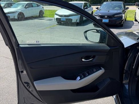 Used 2023 Honda Accord EX image 25