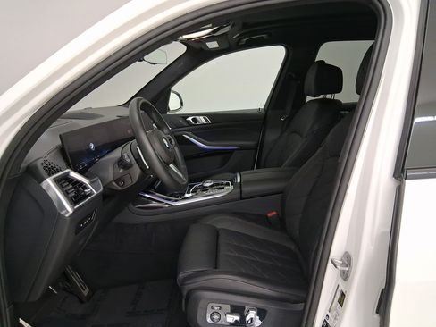 Used 2024 BMW X7 xDrive40i w/ M Sport Package AWD/4WD image 5