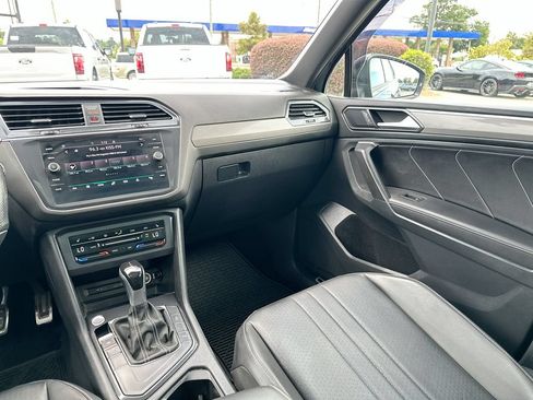Used 2022 Volkswagen Tiguan SE R-Line FWD image 20