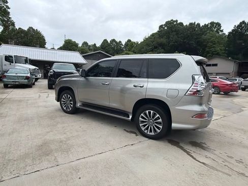 Used 2023 Lexus GX 460 Luxury w/ Accessory Package AWD/4WD image 15