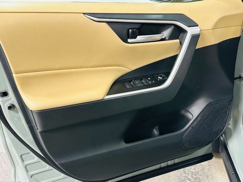 Used 2021 Toyota RAV4 XLE w/ Carpet Mat Package (TMS) image 27