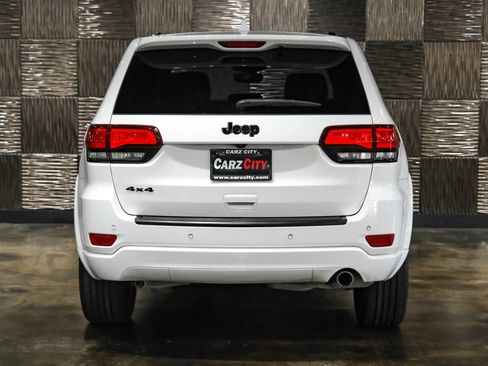 Used 2018 Jeep Grand Cherokee Altitude AWD/4WD image 10