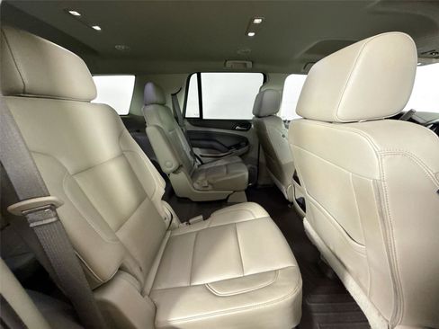 Used 2020 Chevrolet Tahoe LT w/ Luxury Package RWD image 43