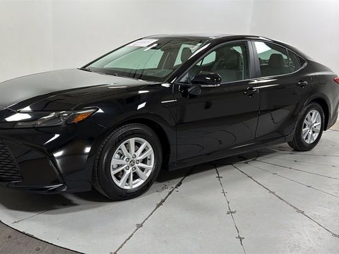 Certified 2025 Toyota Camry LE image 1