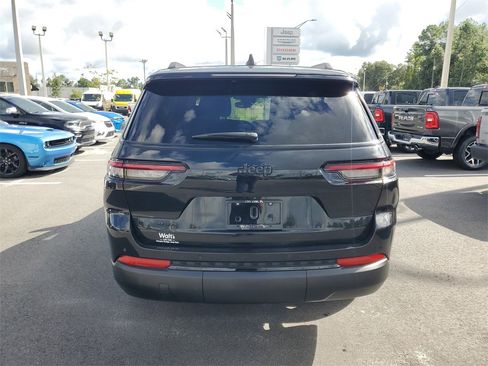 Used 2023 Jeep Grand Cherokee L Altitude image 9