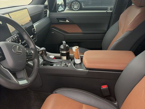 Used 2024 Lexus GX 550 w/ Accessory Package (2T) image 7