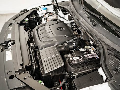 Used 2023 Volkswagen Tiguan SE w/ Panoramic Sunroof Package image 42