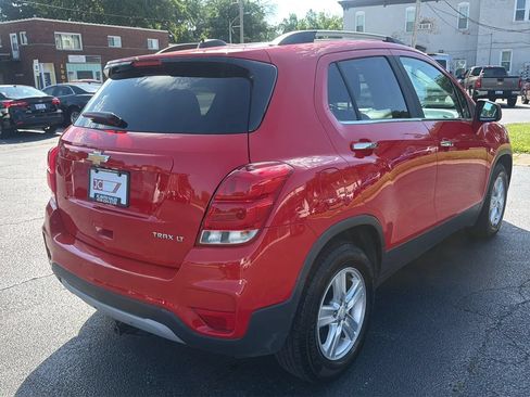 Used 2017 Chevrolet Trax LT w/ LT Convenience Package FWD image 5