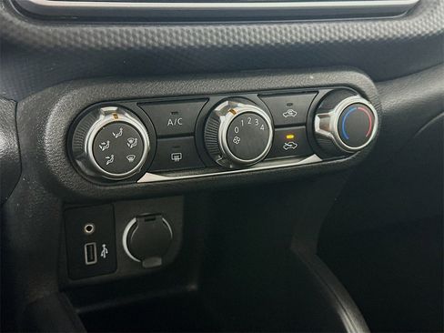 Used 2022 Nissan Kicks S image 18