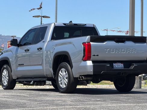 Used 2022 Toyota Tundra SR5 w/ SR5 Convenience Package AWD/4WD image 7