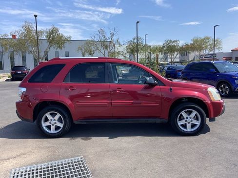 Used 2005 Chevrolet Equinox LT w/ Preferred Equipment Group AWD/4WD image 2