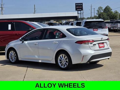 Used 2022 Toyota Corolla LE w/ LE Convenience Package FWD image 5
