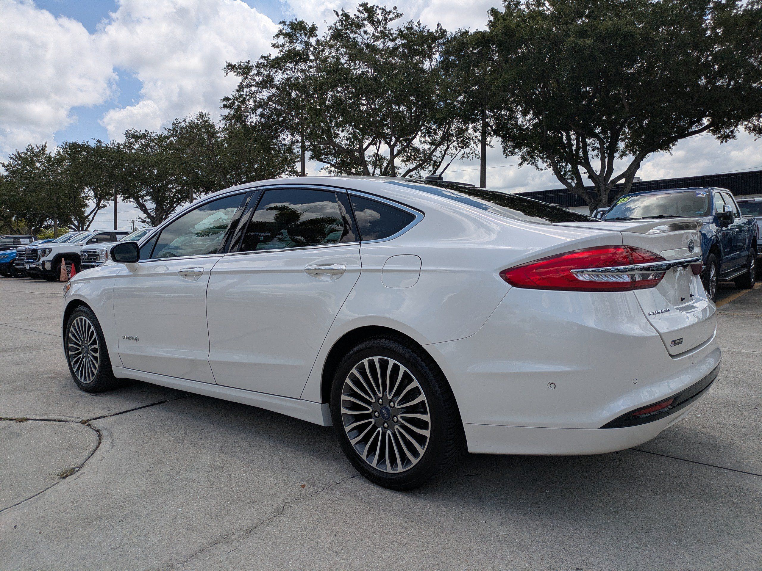 Used 2017 Ford Fusion Platinum FWD image 6