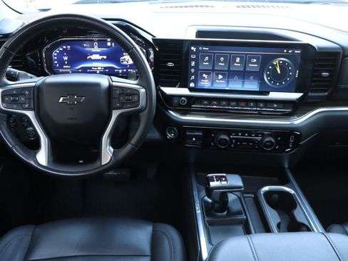Used 2023 Chevrolet Silverado 1500 LT Trail Boss w/ LT Trail Boss Premium Package AWD/4WD image 6