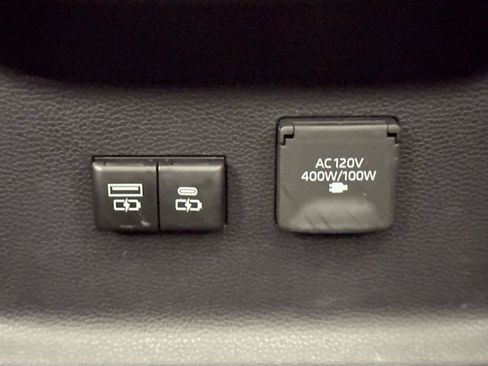 Used 2025 Toyota Tundra Platinum w/ TRD Off-Road Package AWD/4WD image 40