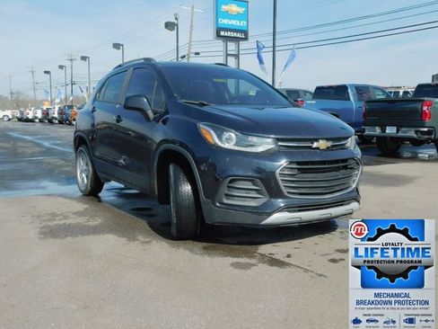 Used 2021 Chevrolet Trax LT w/ LT Convenience Package image 4