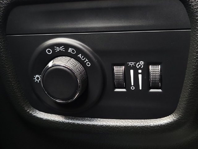 Certified 2025 Jeep Grand Cherokee Laredo AWD/4WD image 34