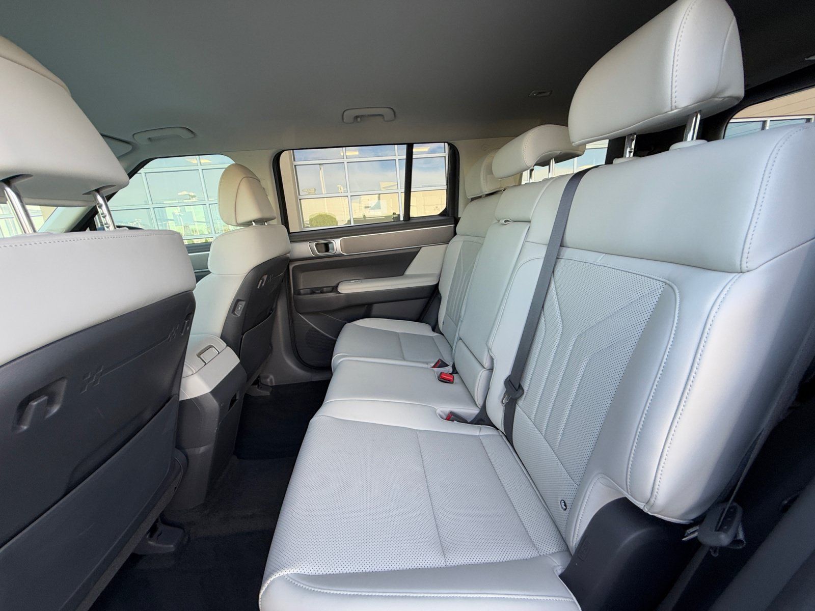 Used 2025 Hyundai Santa Fe SEL FWD image 16