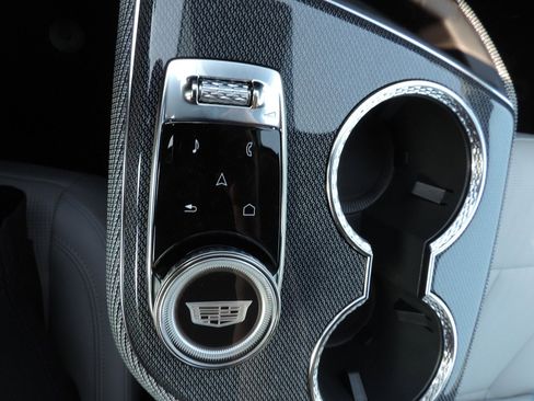 New 2026 Cadillac Optiq Luxury 2 image 21