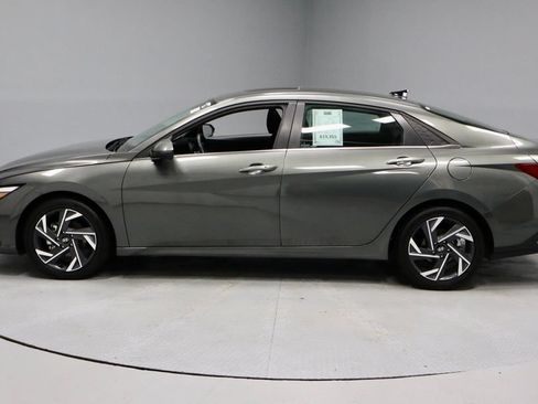 Used 2025 Hyundai Elantra SEL FWD image 8
