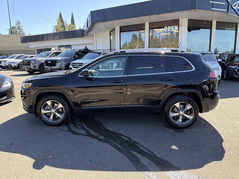 Used 2019 Jeep Cherokee Limited w/ Technology Group AWD/4WD image 2