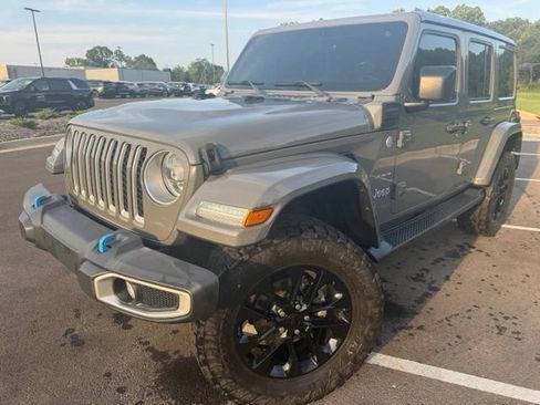 Used 2022 Jeep Wrangler Unlimited Sahara w/ Cold Weather Group AWD/4WD image 3