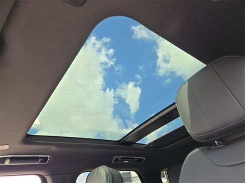 Used 2023 Land Rover Range Rover Sport SE Dynamic image 18