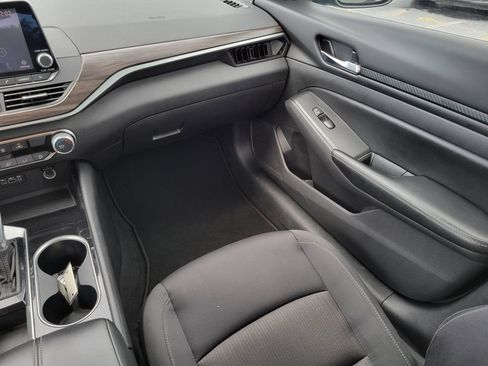 Used 2024 Nissan Altima 2.5 SV FWD image 19