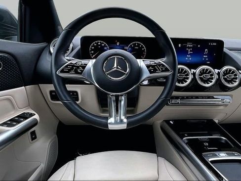 Certified 2025 Mercedes-Benz GLA 250 4MATIC image 11